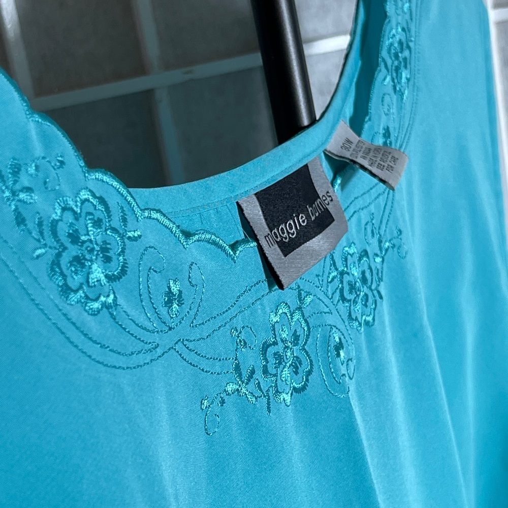 Maggie Barnes Sleeveless Turquoise Top w/Embroidered Scalloped Neck NWOT 30W, 3X
